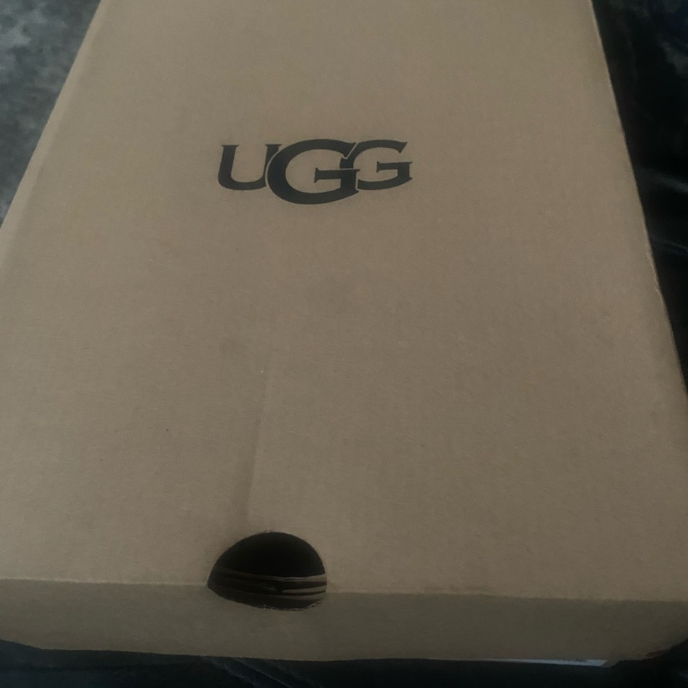 Ugg hot pink Neumel new in box never worn - Picture 2 of 3